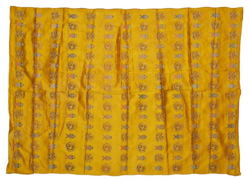 Six yellow-ground silk brocade panels - 图23