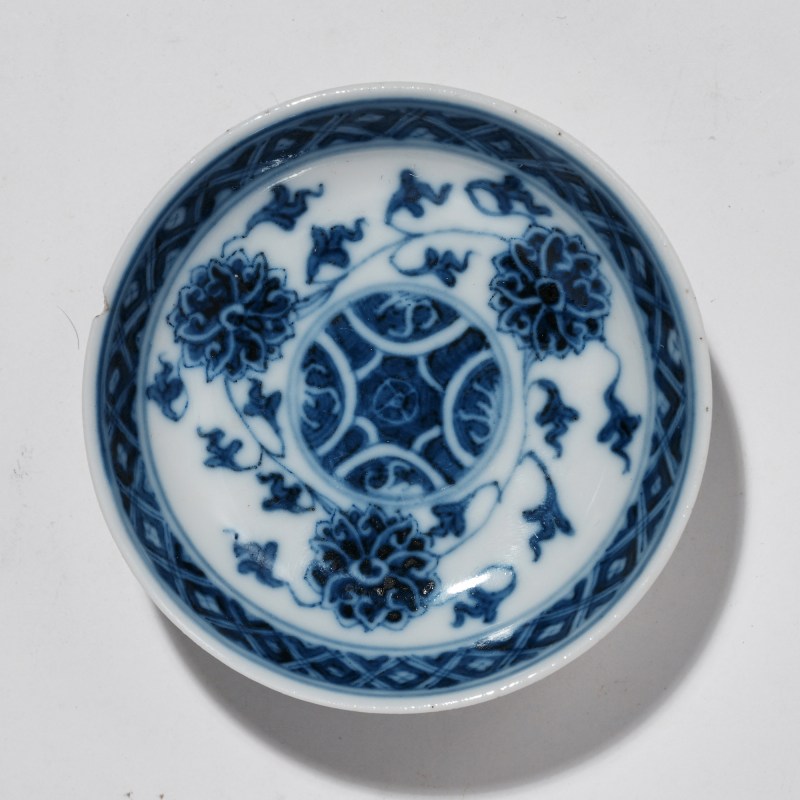清光绪 青花缠枝莲纹小蝶 - 图1
