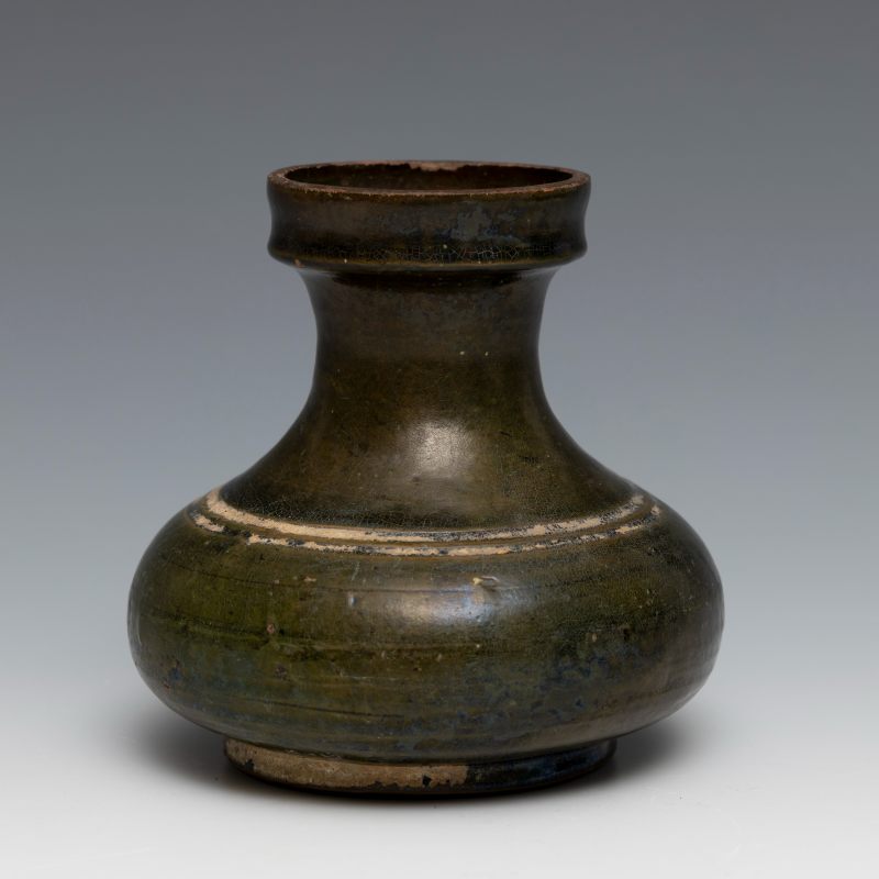 A dark green-glazed pottery jar - 图3