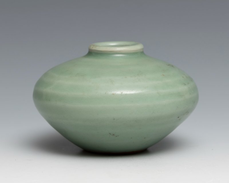 A set of five plain Longquan celadon jars - 图2