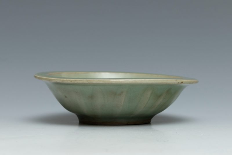 A small Longquan celadon unusual 'single-fish' dish - 图4