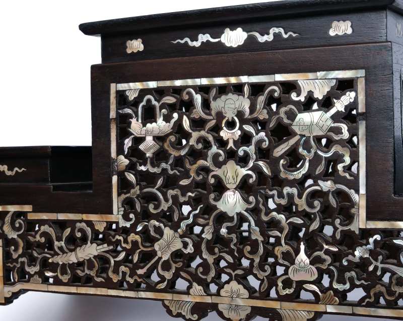 A mother-of-pearl inlaid three-tiered wooden display stand - 图3