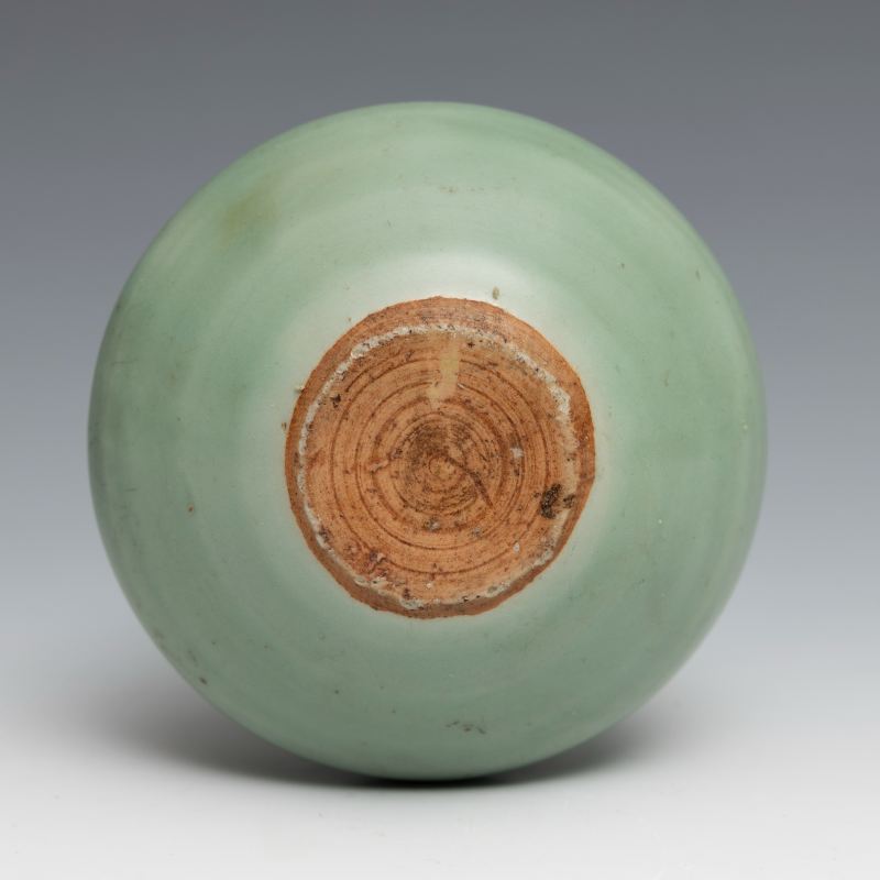 A set of five plain Longquan celadon jars - 图4