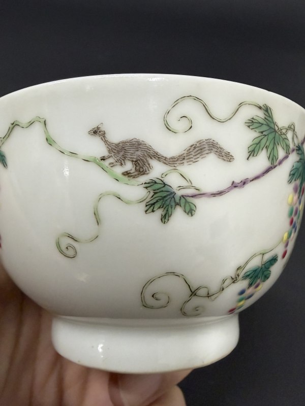 清中期 粉彩过枝松鼠葡萄纹茶圆 - 图10