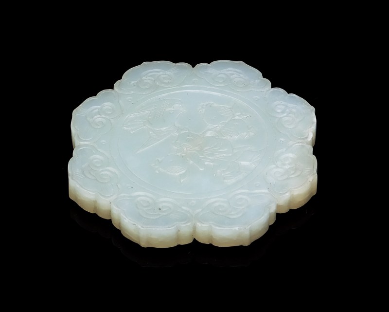 A jade 'floral' button - 图2