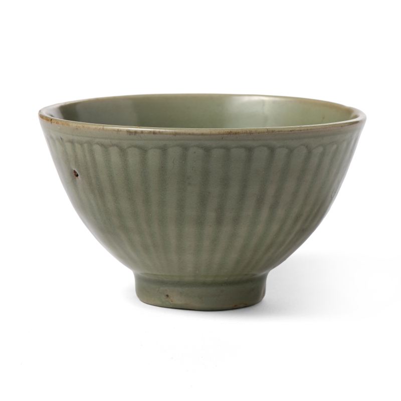 A Longquan celadon 'chrysanthemum' bowl