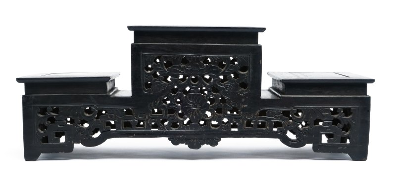 A mother-of-pearl inlaid three-tiered wooden display stand - 图5
