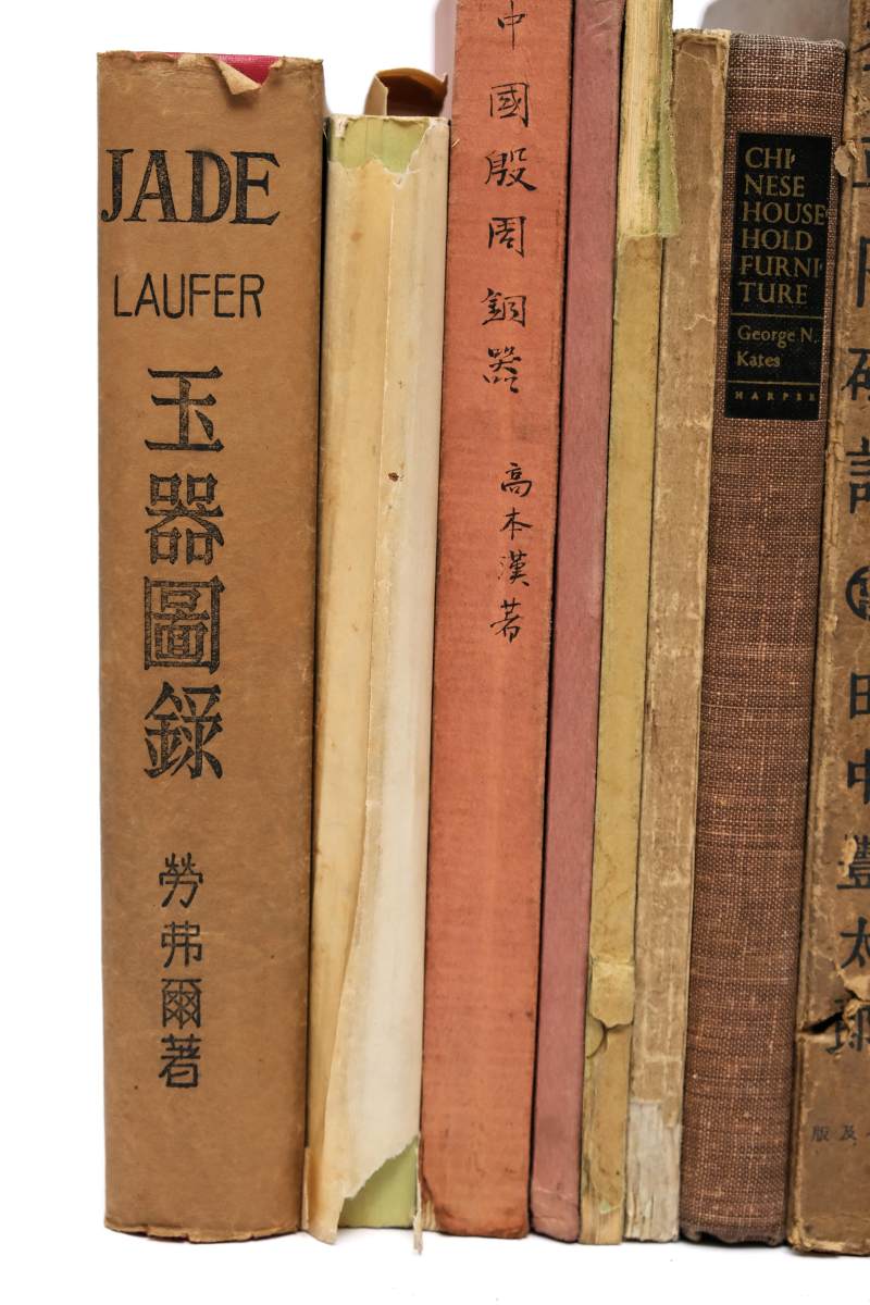 A selection of reference books, mostly on Chinese art, including ceramics, furniture, bronzes and jades - 图2
