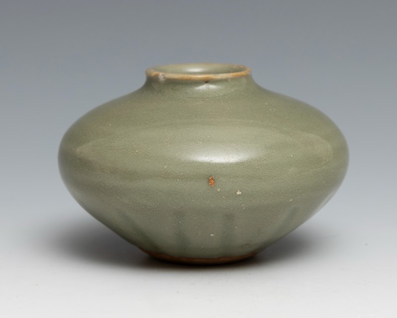A set of five plain Longquan celadon jars - 图5