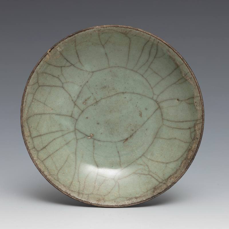A celadon glazed dish - 图2