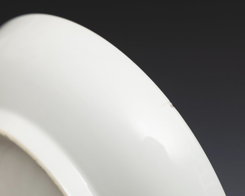 A pair of famille rose 'butterfly' dishes - 图5