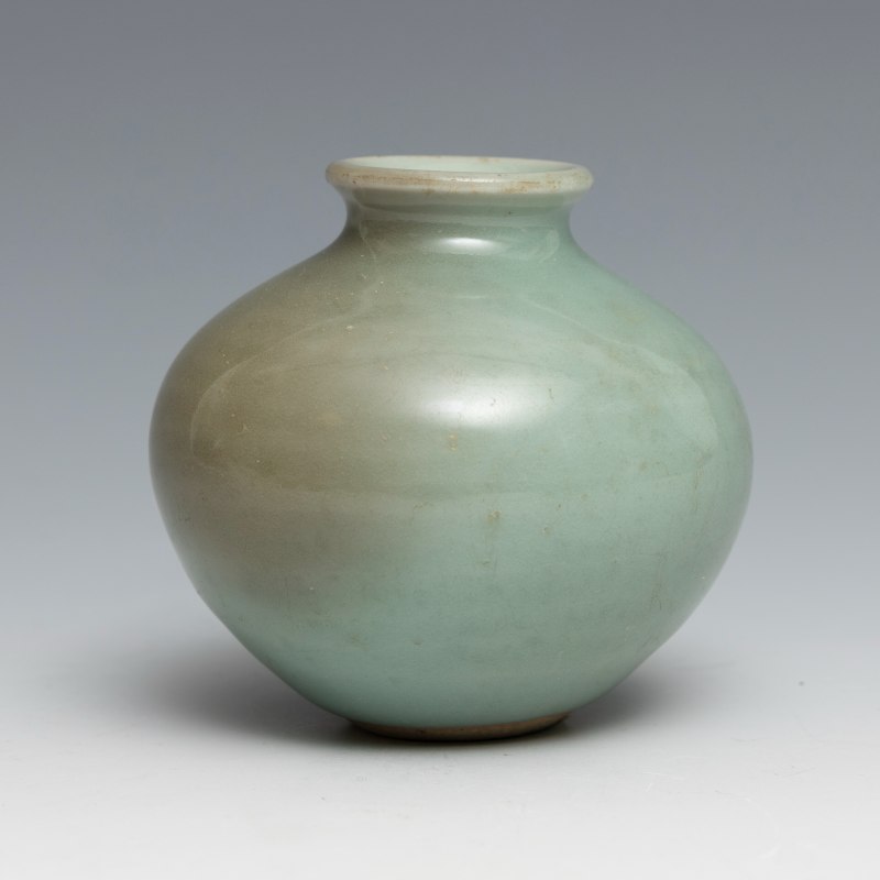 A set of five plain Longquan celadon jars - 图8