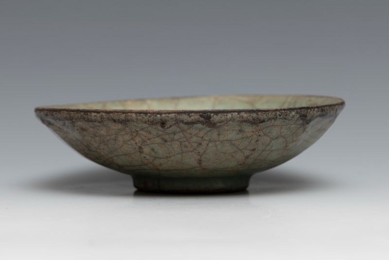 A celadon glazed dish - 图4