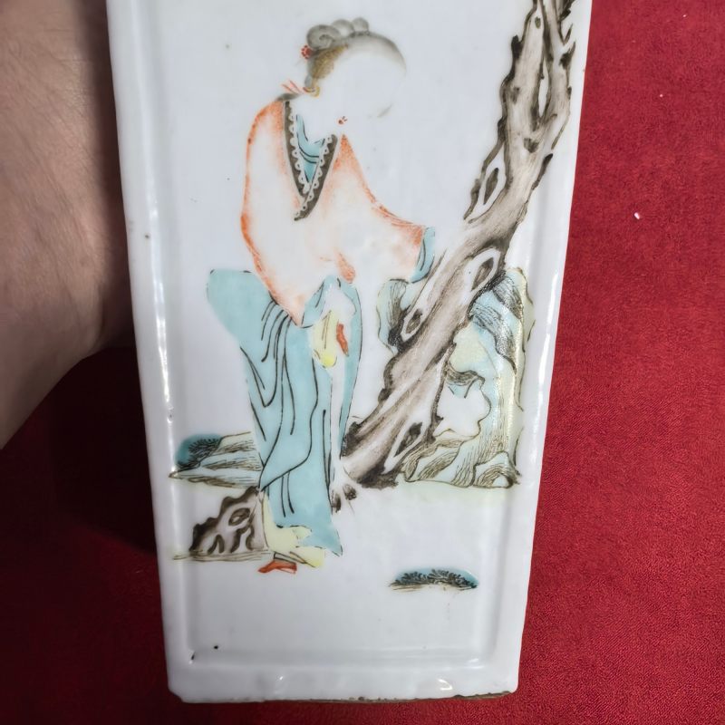 清晚期-民国 浅降彩侍女图四方瓶 - 图13