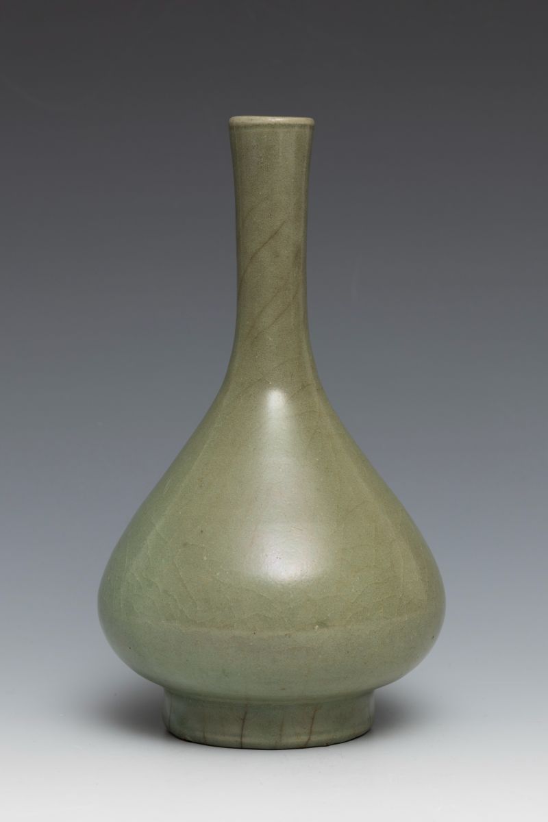 A Longquan celadon vase - 图2
