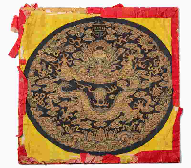 A pair of silk kesi embroidered ‘dragon’ roundels - 图4