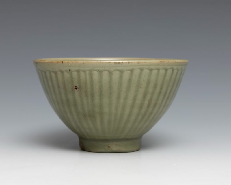 A Longquan celadon 'chrysanthemum' bowl - 图3