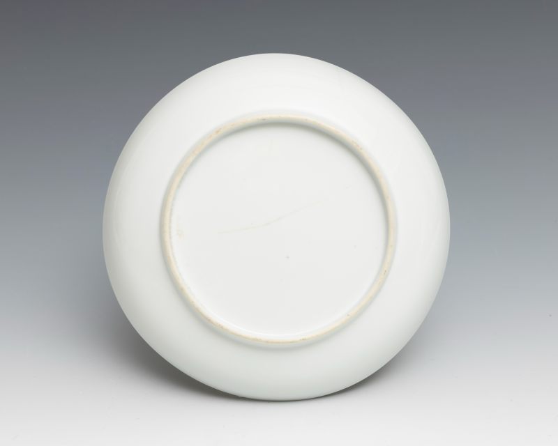 A pair of famille rose 'butterfly' dishes - 图7