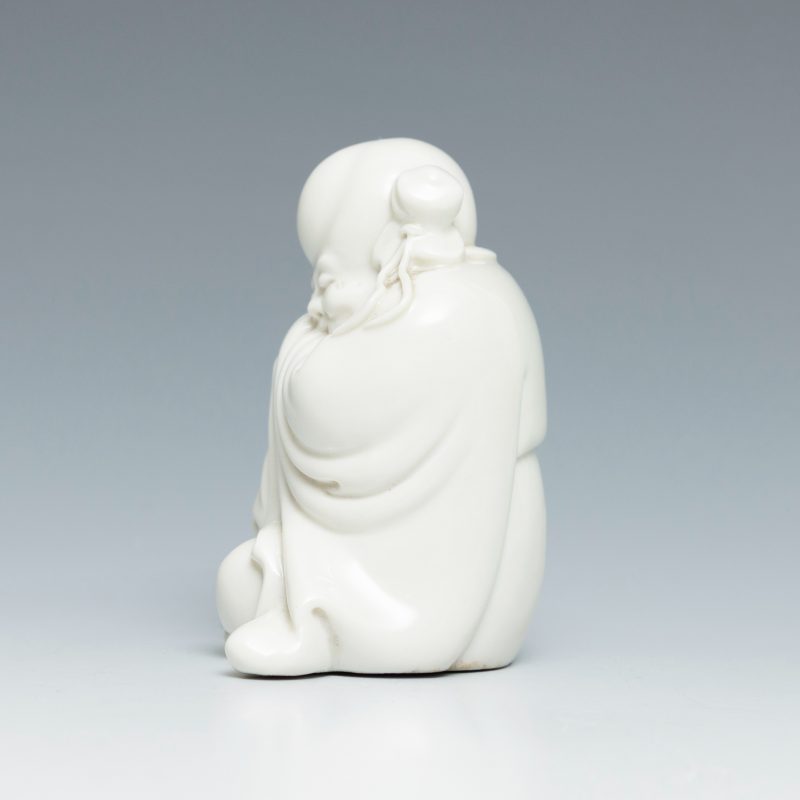 A Dehua white-glazed seated figure of Shoulao - 图5