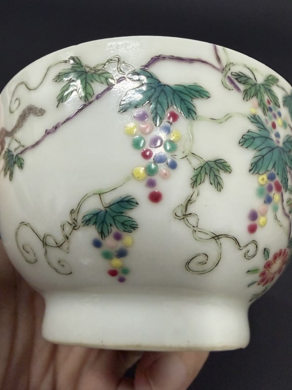 清中期 粉彩过枝松鼠葡萄纹茶圆 - 图11