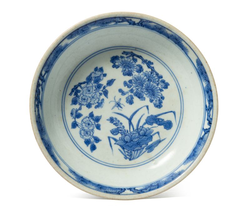 A blue and white 'floral' dish - 图1