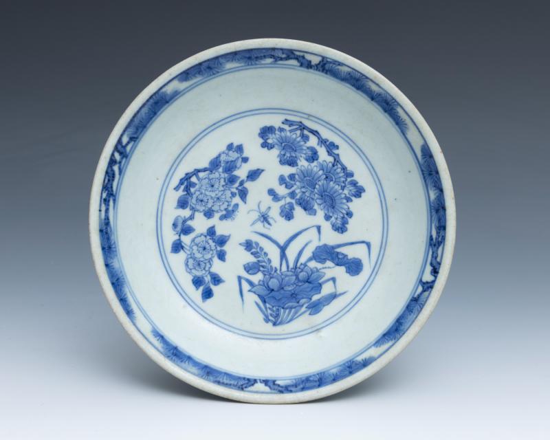 A blue and white 'floral' dish - 图2