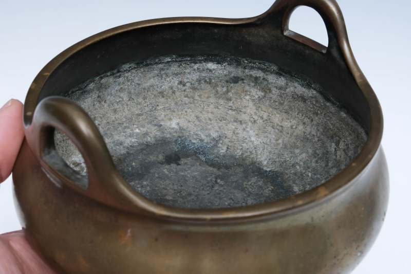 A gilt bronze loop-handled tripod censer - 图12