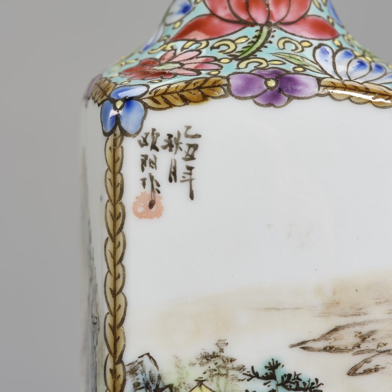 20世纪80年代 山水人物四方瓶一对 - 图12