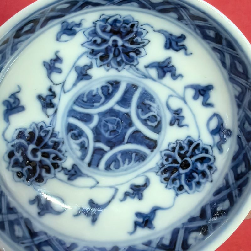 清光绪 青花缠枝莲纹小蝶 - 图4