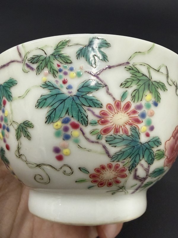 清中期 粉彩过枝松鼠葡萄纹茶圆 - 图12