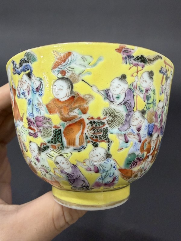 清同治-光绪 黄地粉彩婴戏图杯 - 图7