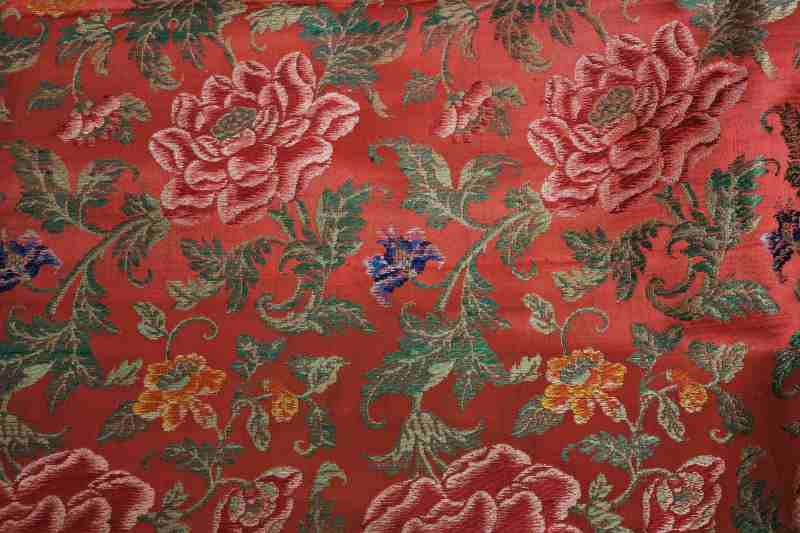 Three panels of silk fabric - 图2
