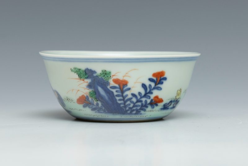 A Ming-style doucai 'chicken' cup, Chenghua mark but of later period - 图3