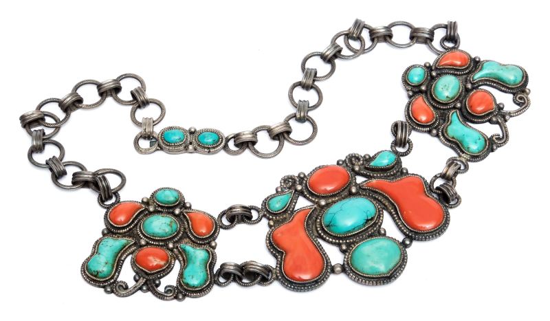 A silver necklace with coral and turquoise-coloured stones - 图1