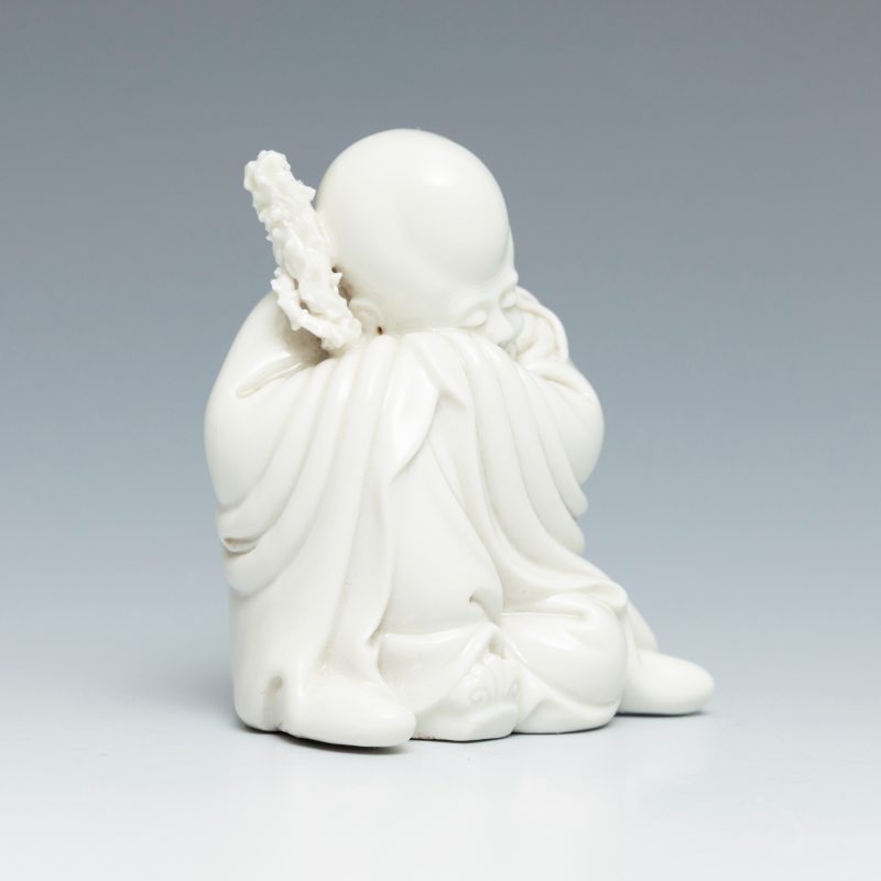 A Dehua white-glazed seated figure of Shoulao - 图8