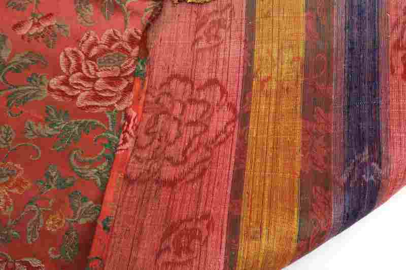 Three panels of silk fabric - 图3