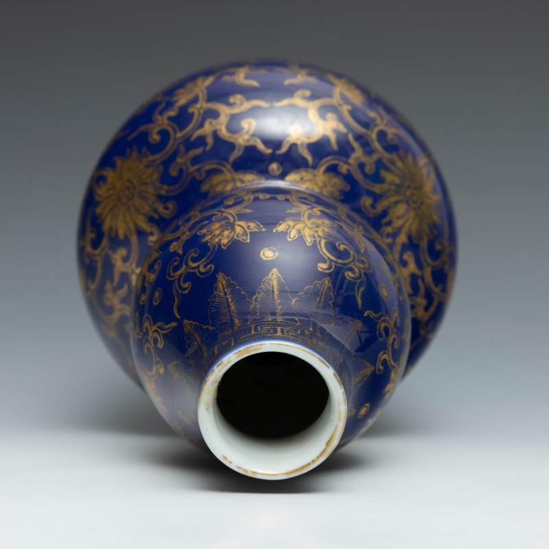 A blue-ground gilt-decorated double-gourd vase - 图7