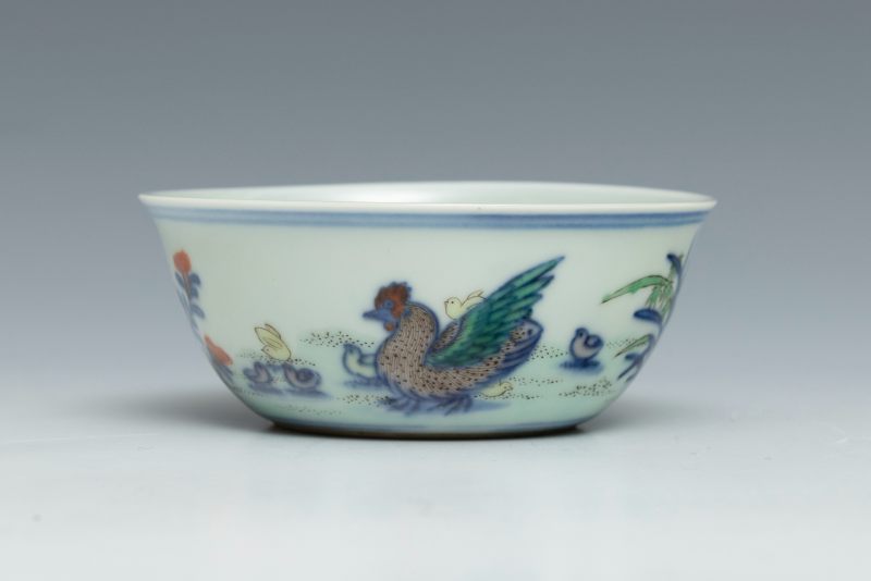 A Ming-style doucai 'chicken' cup, Chenghua mark but of later period - 图4