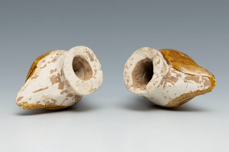 A pair of amber-glazed pottery tomb figures of ducks - 图4