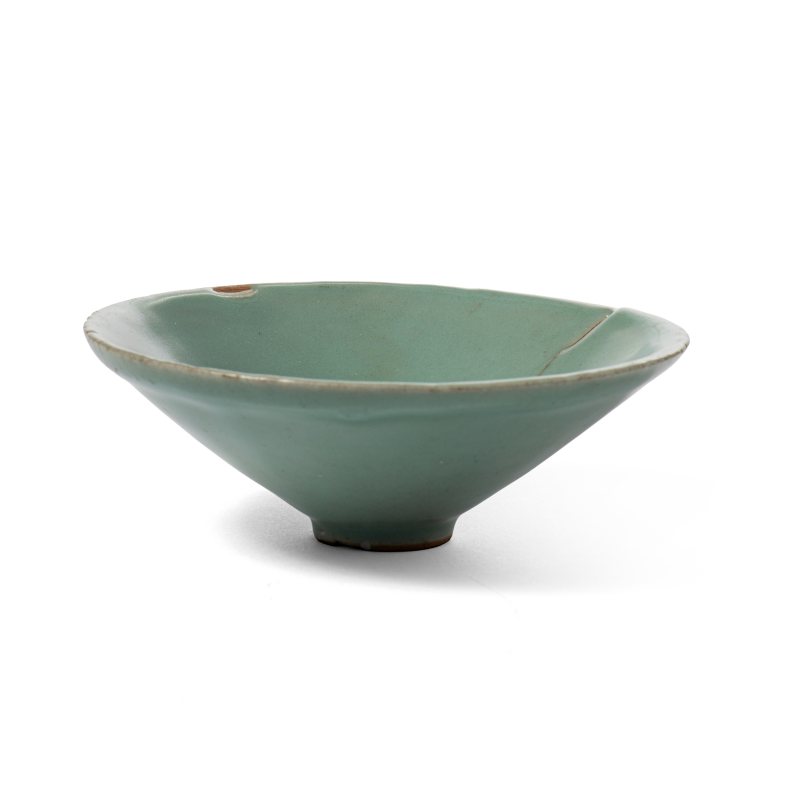 A Longquan celadon conical bowl
