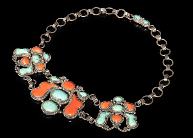 A silver necklace with coral and turquoise-coloured stones - 图2