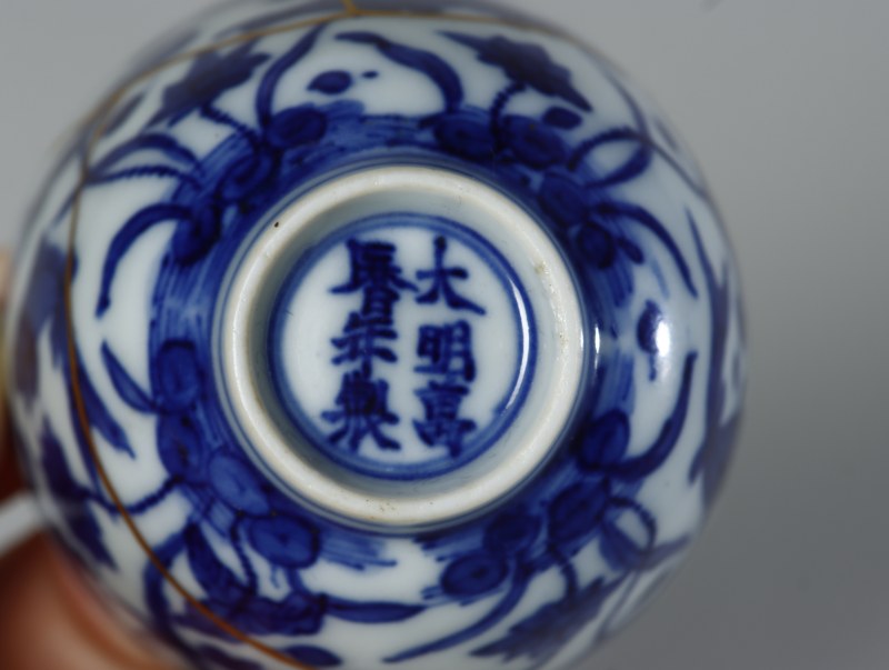 明嘉靖 青花鱼藻纹小杯 - 图7