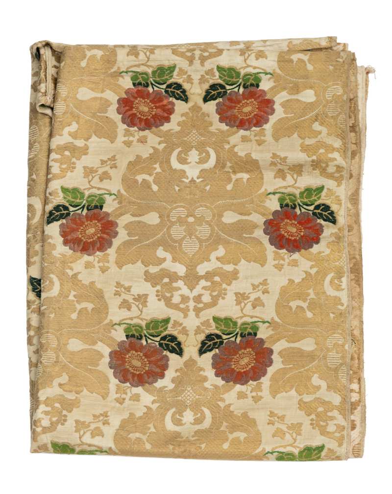 Three panels of silk fabric - 图5