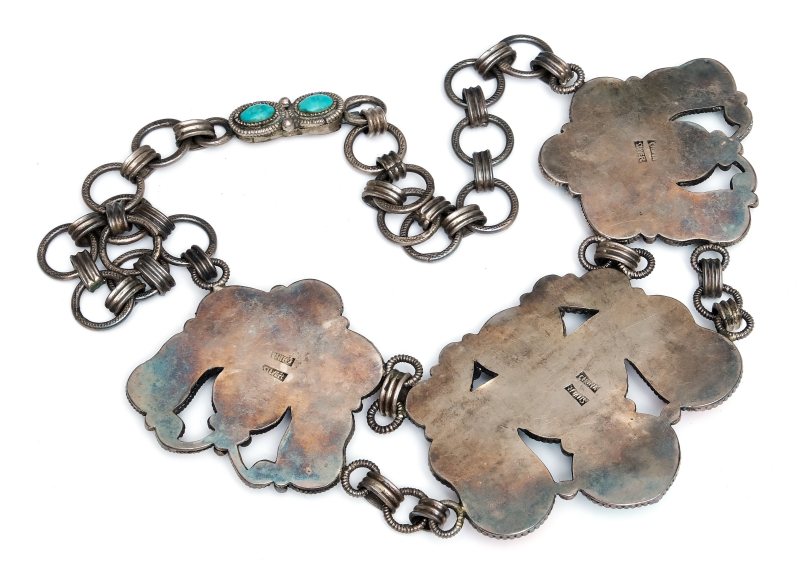 A silver necklace with coral and turquoise-coloured stones - 图4