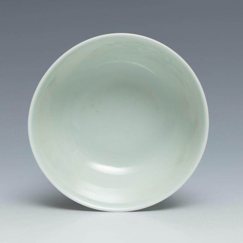 A Ming-style doucai 'chicken' cup, Chenghua mark but of later period - 图8