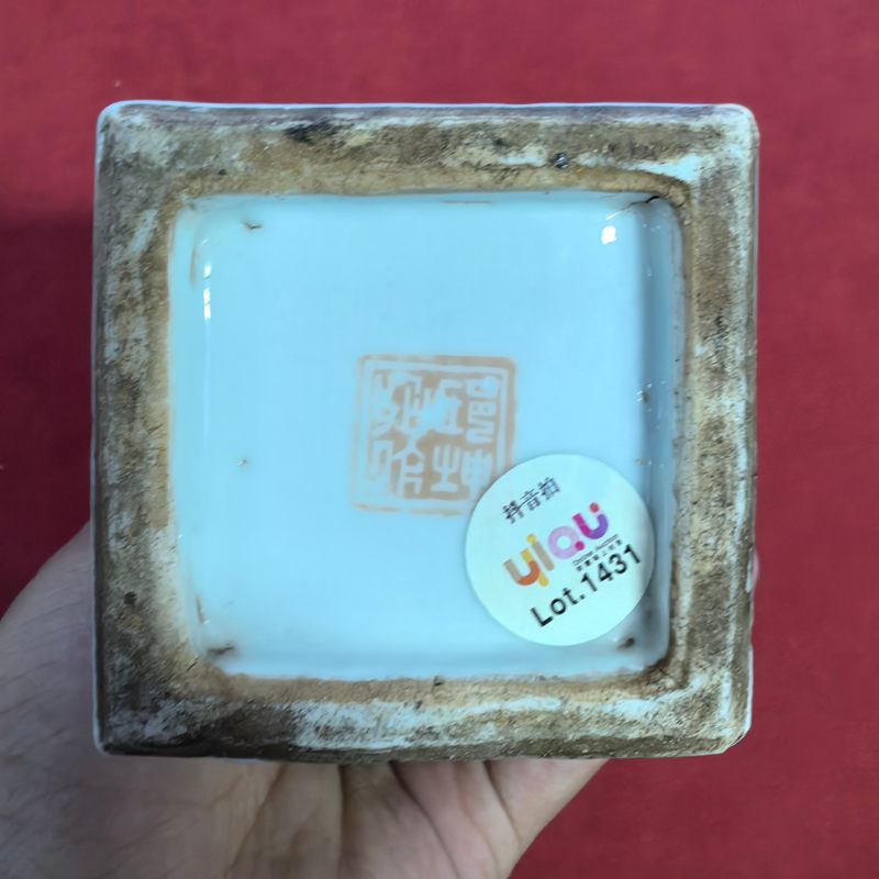 清晚期-民国 浅降彩侍女图四方瓶 - 图16