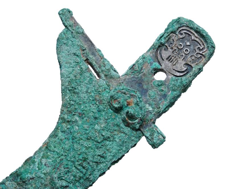 An archaic bronze dagger-axe, Ge - 图3