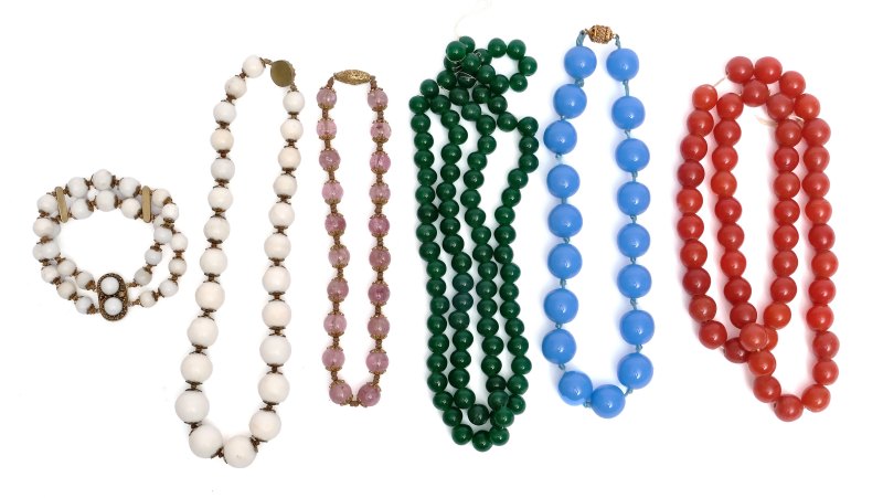 Five bead necklaces and one bracelet - 图2