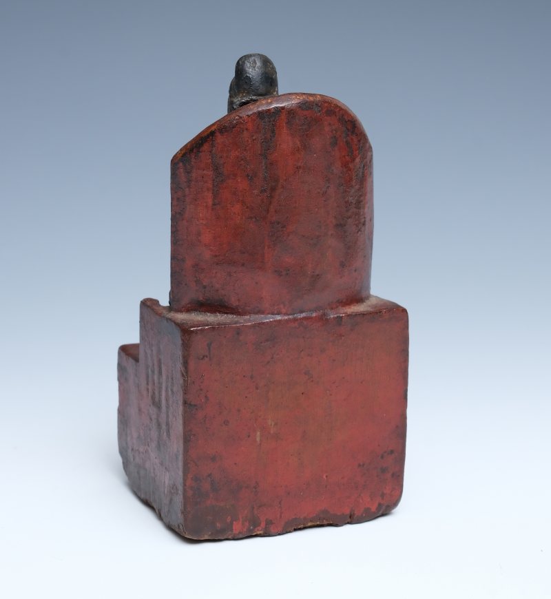 A small bronze figure of Wenchang, seated on a wooden chair - 图3