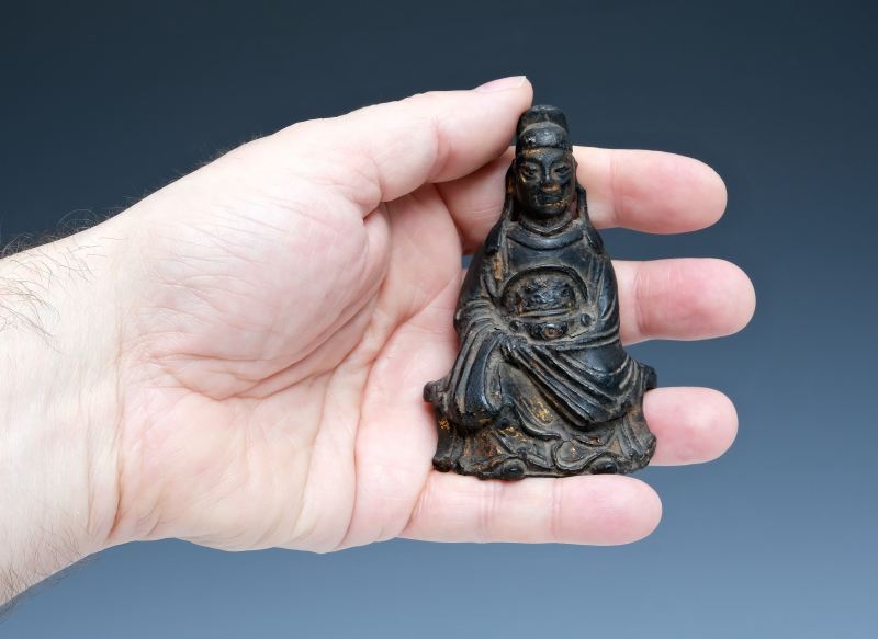 A small bronze figure of Wenchang, seated on a wooden chair - 图5
